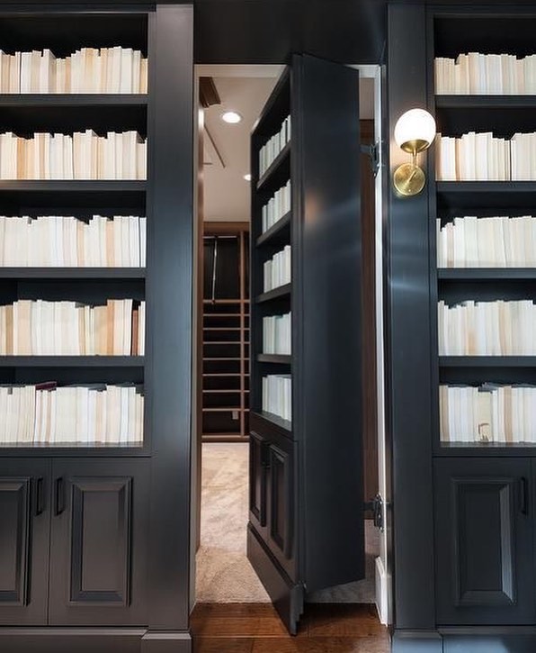 Hidden library behind bookcase photo by Instagram user @belleandjune