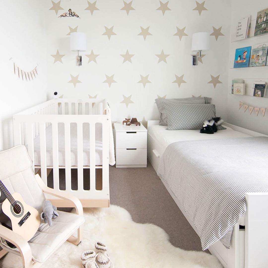 Bedroom Decorated with Stick-On Star Decals. Photo by Instagram user @winterdaisykids