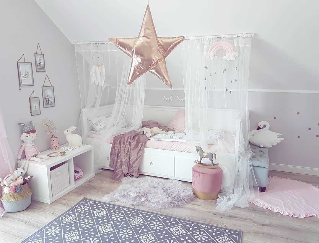 Childrens Bed with Pink Curtains. Photo by Instagram user @________jana___________