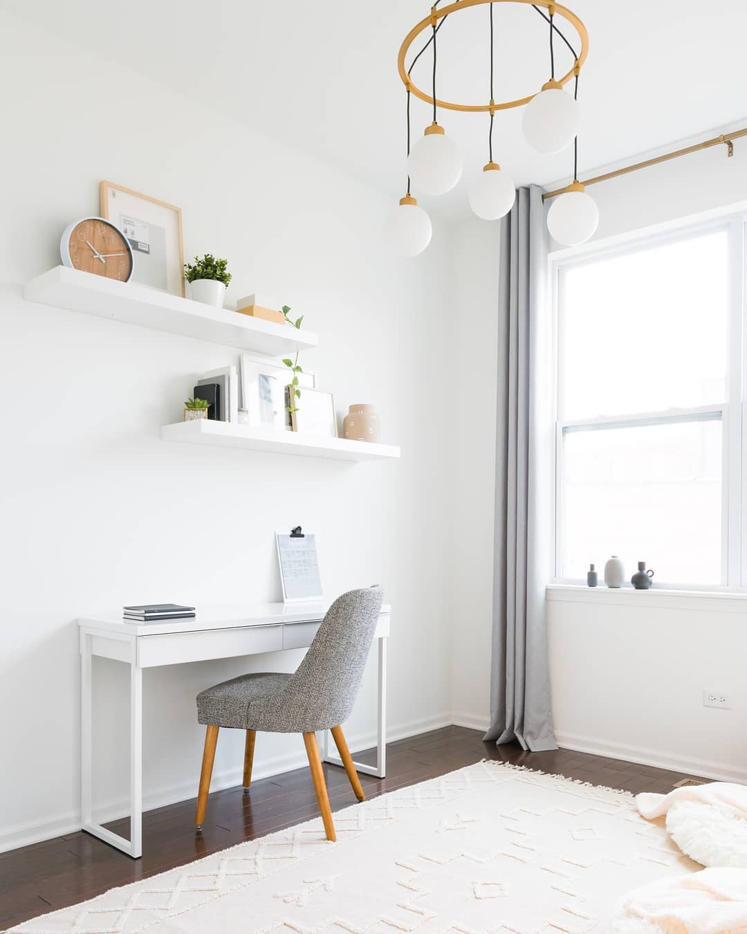Minimalist home office. Photo by Instagram user @vivandtim.home