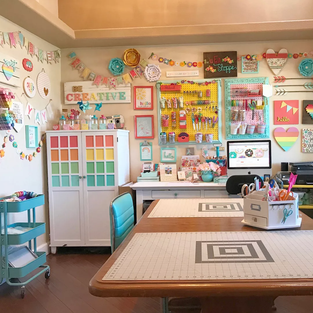 Craft room for kids discount