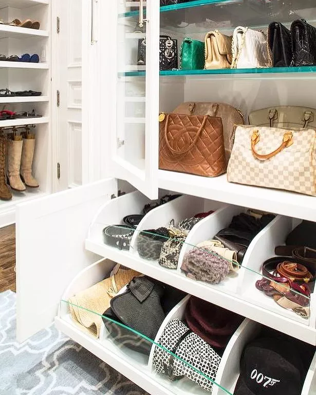 Beauty Room/ Walk In Closet  Bedroom storage, Handbag storage