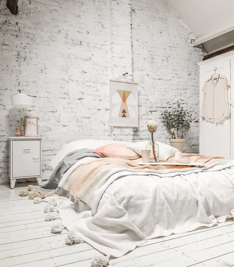 White Bedroom with Bed on Floor and Tall Closet. Photo by Instagram user @dreamhomeswithkim
