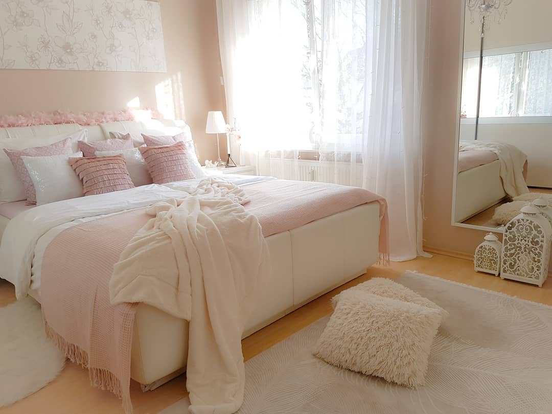 Bedroom Painted with Warm, Light Pink and White. Photo by Instagram user @nihals_sweet_home