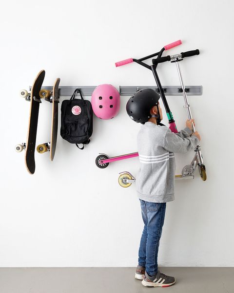 Child hanging up his scooter on the garage wall. @elfa_creatingspace