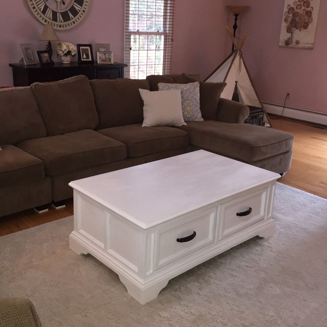 White coffee table with drawers. Photo by Instagram user @blissonbeech