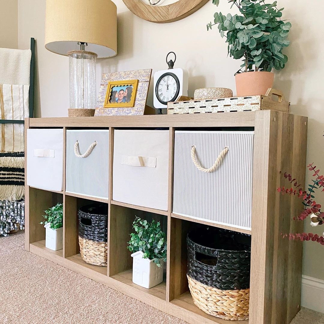 Console table with storage bins. Photo by Instagram user @decorwdrea18