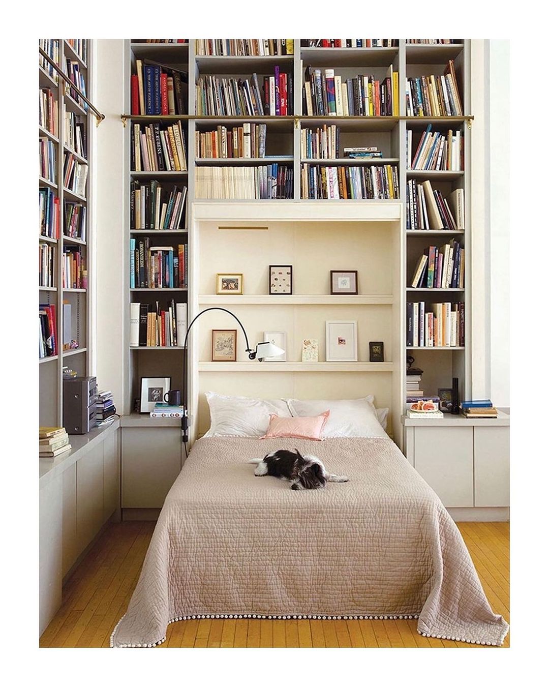 Twin bed with built-in floor-to-ceiling bookcase. Photo by Instagram user @stephaniechanhawaii