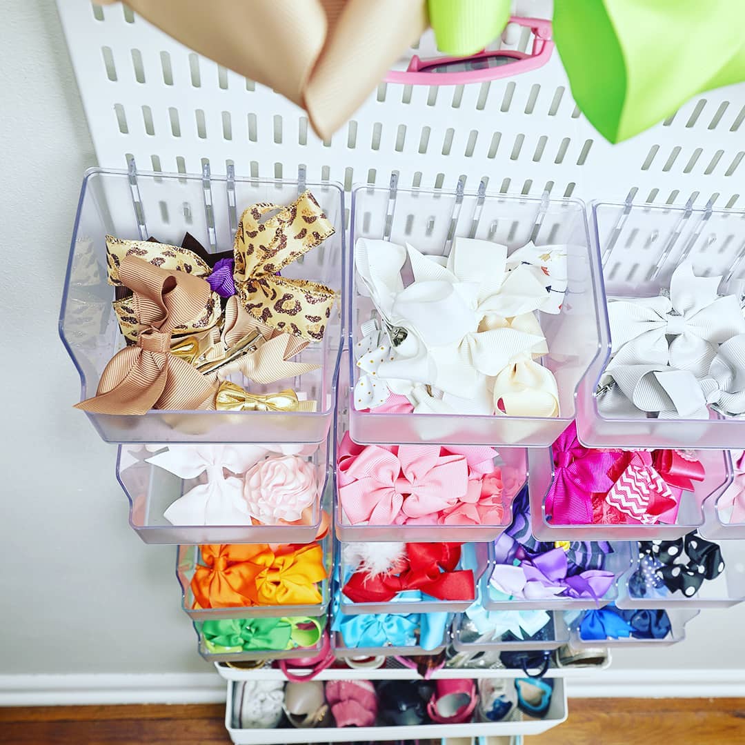 Clear Bins Storing Bins, Sunglasses, and Other Childrens Accessories. Photo by Instagram user @thetodonelist