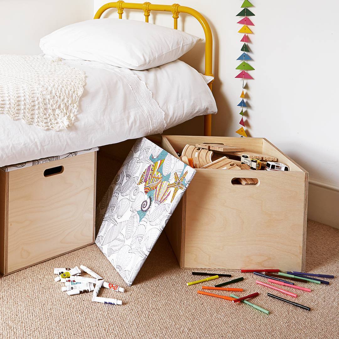 Under Bed Boxes Storing Childrens Toys. Photo by Instagram user @dejaooh