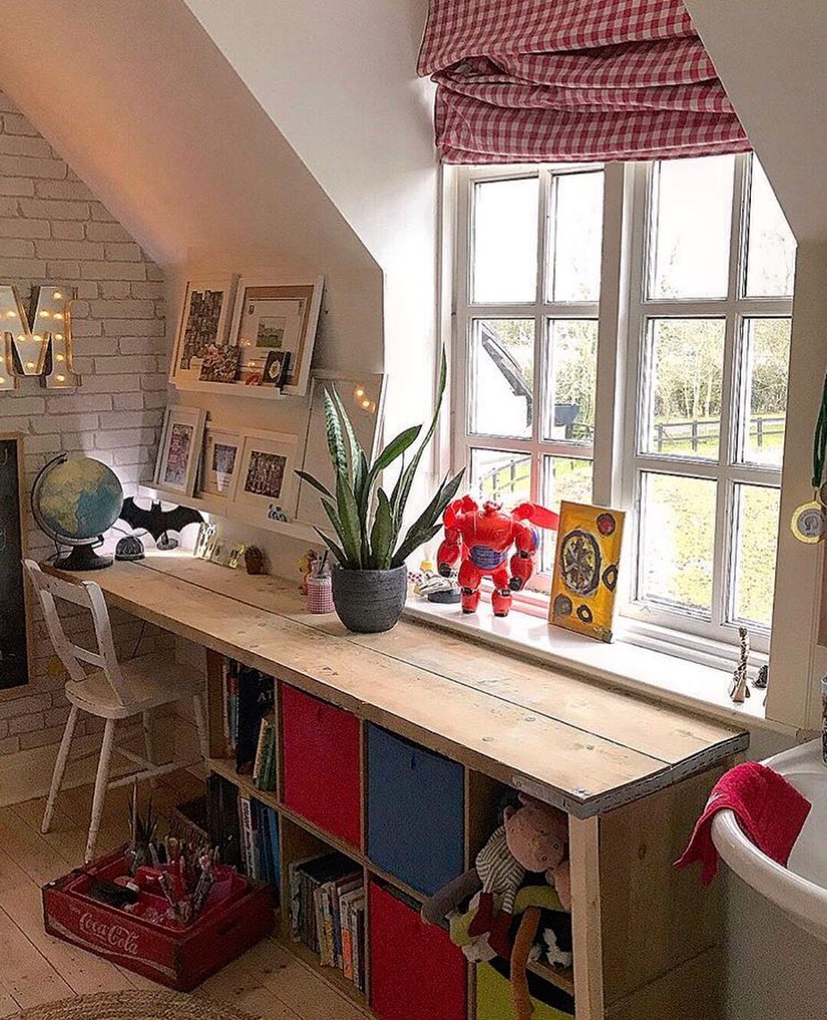 Desk with Storage in Childrens Room. Photo by Instagram user @pandora.maxton