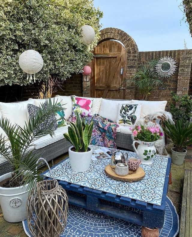 Outdoor Decor - Outside Table Decor & Accessories