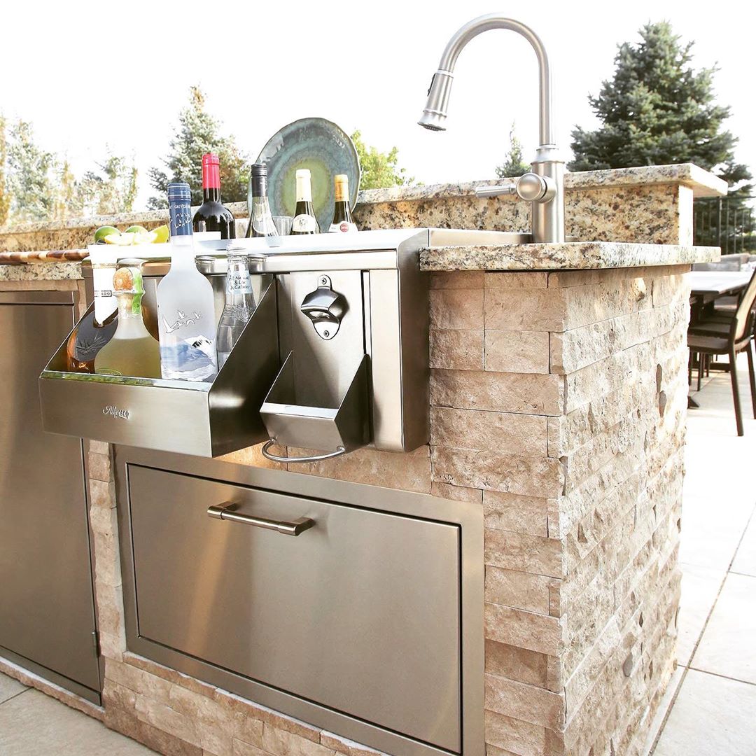 outdoor bar station with wine cooler and bottle opener photo from Instagram user @outdoorelegance