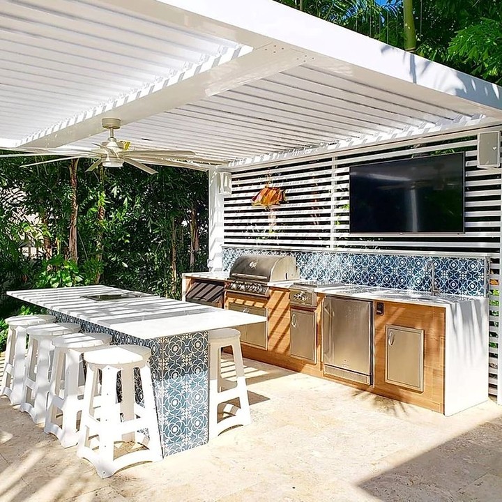 outdoor kitchen area set up with bar top seating photo by Instagram user @bbqguys