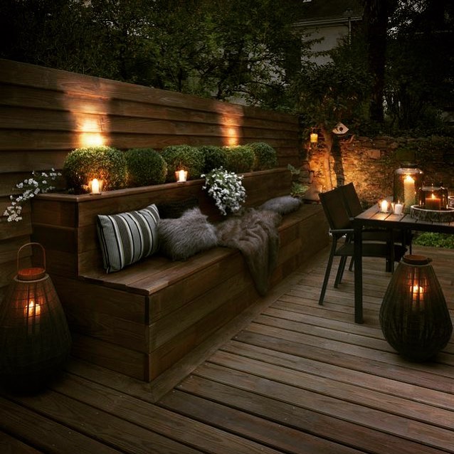 candles set up around an outdoor living space photo by Instagram user @1111designco