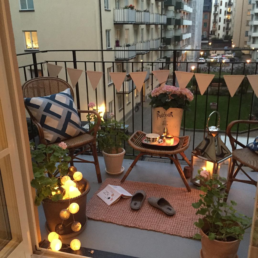 small apartment balcony with outdoor furniture set up photo by Instagram user @miss.l_creative