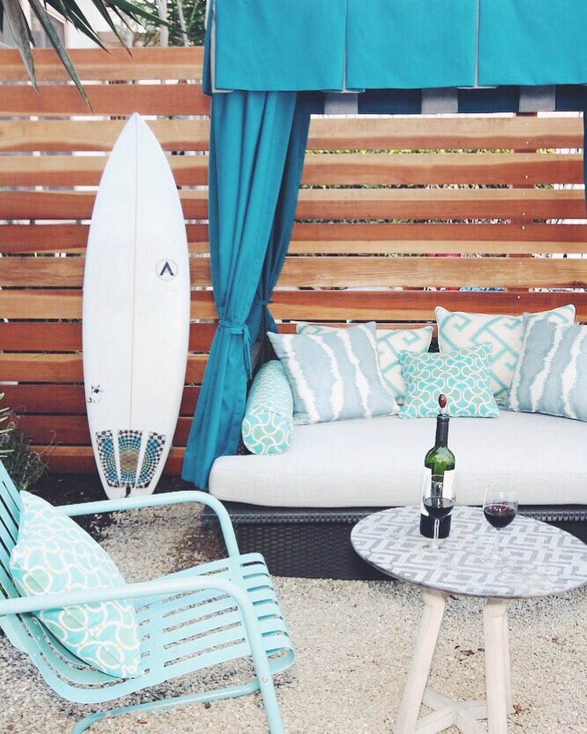 pallet wall set up behind outdoor furniture to provide privacy photo by Instagram user @loridennisinc