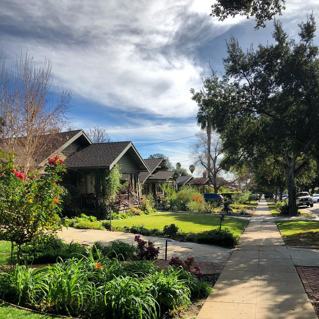 Bungalows in Pasadena, CA. Photo by Instagram user @grimydiapers