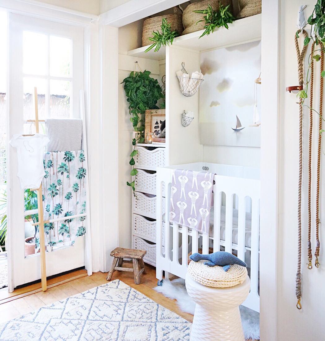 Crib set up in closet nook. Photo by Instagram user @whitneyleighmorris