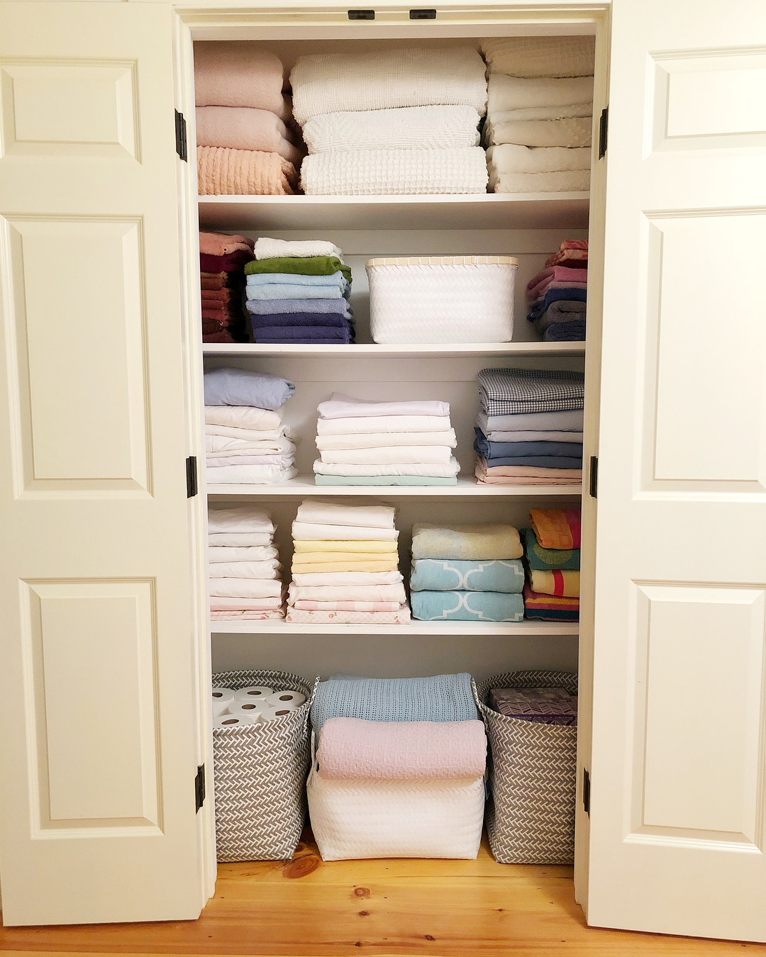 Towels Stored in Linen Closet. Photo by Instagram user @anorderedhome_shannon