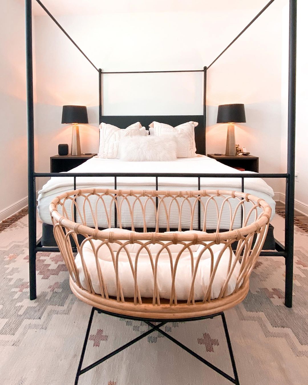 Master bedroom with bassinet. Photo by Instagram user @themomllenial