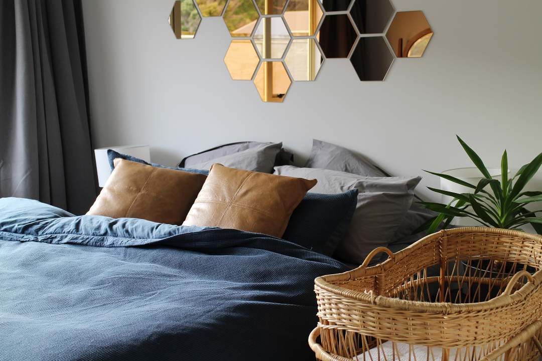 Minimalist modern bedroom with bassinet. Photo by Instagram user @leilamalthuscreative