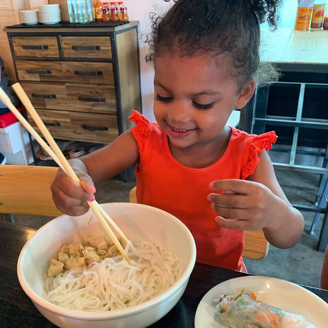 Young Girl Trying to Use Chopsticks. Photo by Instagram user @bonbanhmi