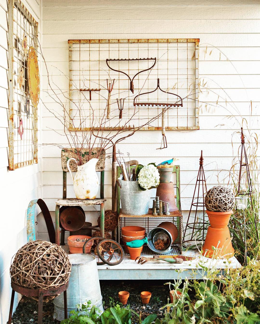 old gardening tools used as decorations photo by Instagram user @cottagesandbungalows