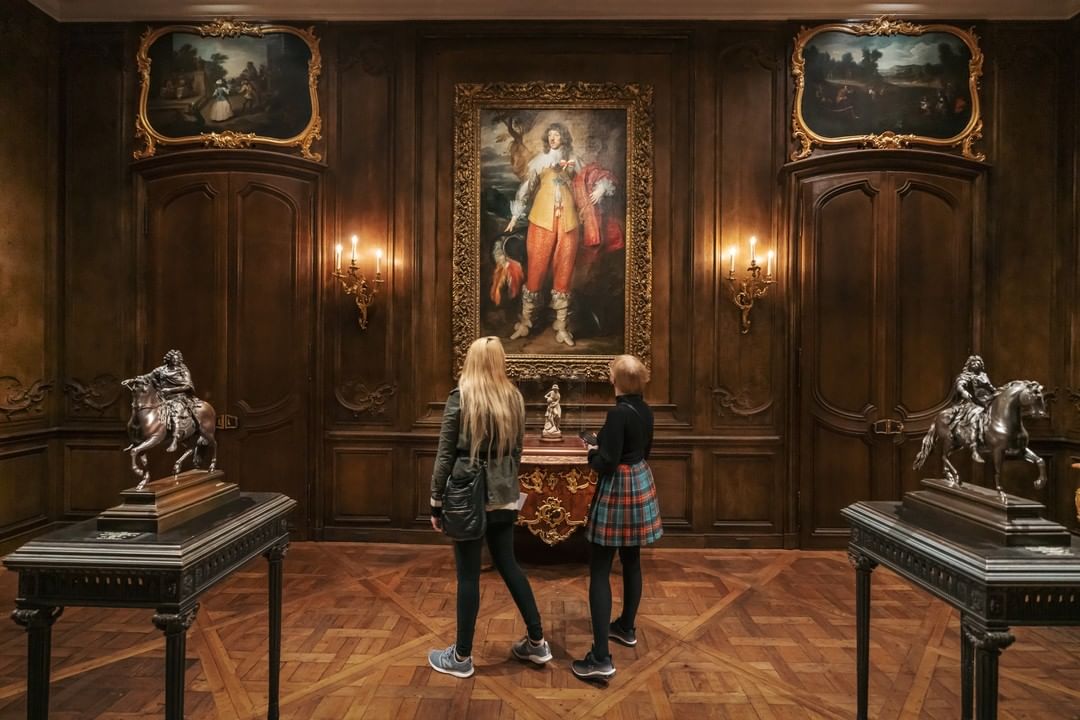Two women viewing painting at the National Gallery of Art in Washington DC. Photo via Instagram user @ngadc
