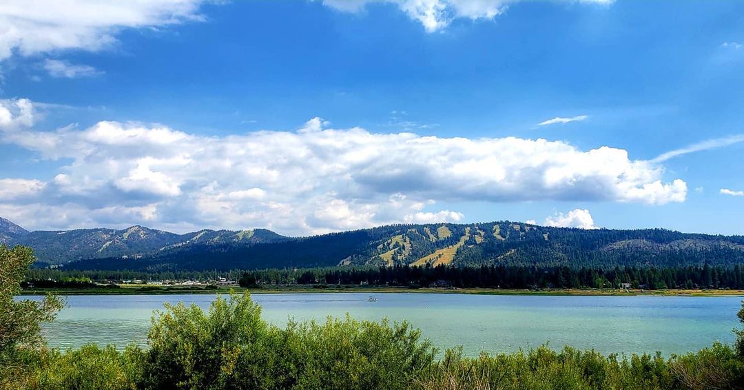 Daytime View of Big Bear Lake. Photo by Instagram user @pawprintsonthemoon