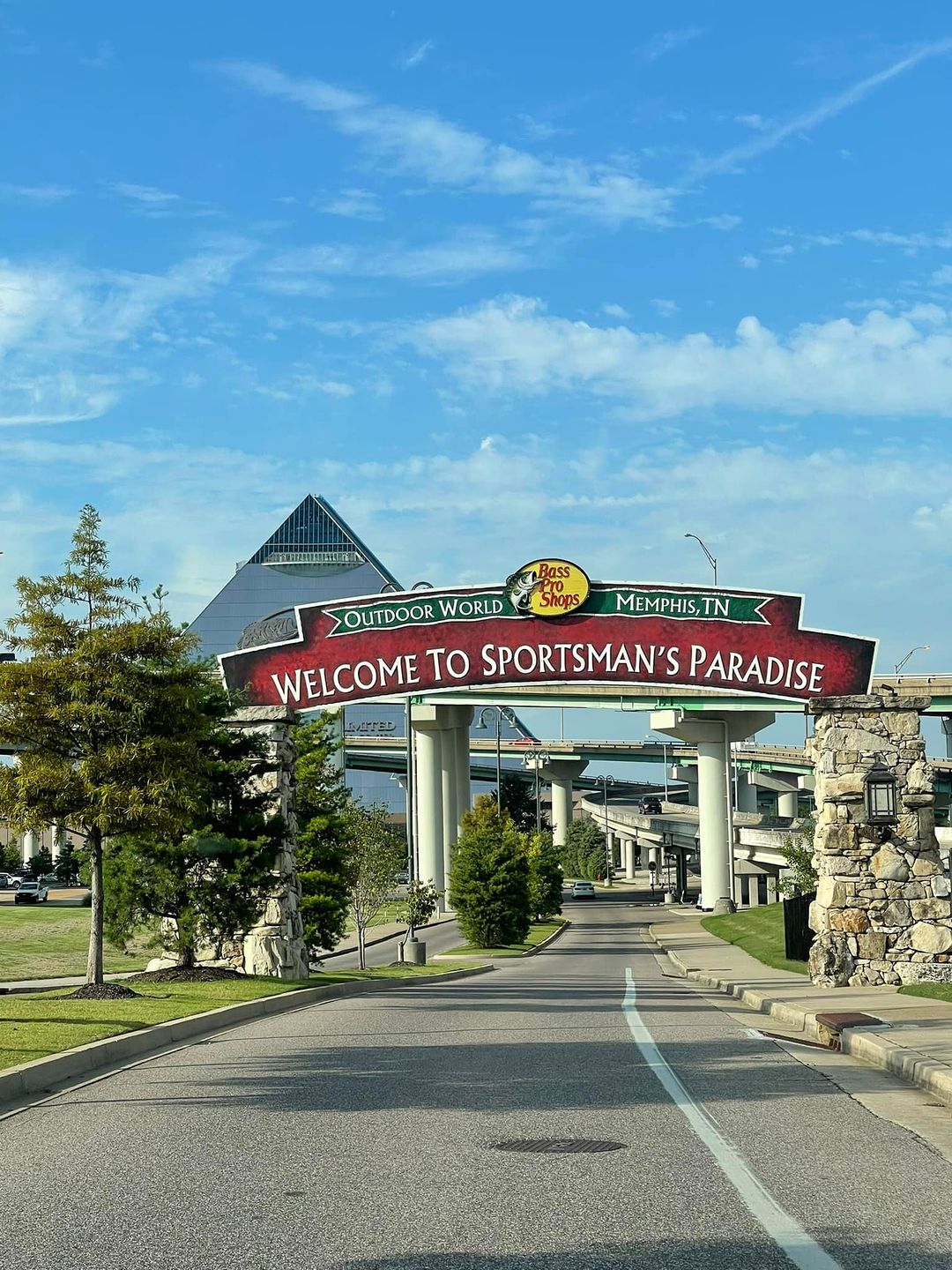 Bass Pro Shops entrance sign in front of glass pyramid in Memphis. Photo by Instagram user @rocketcitypugs