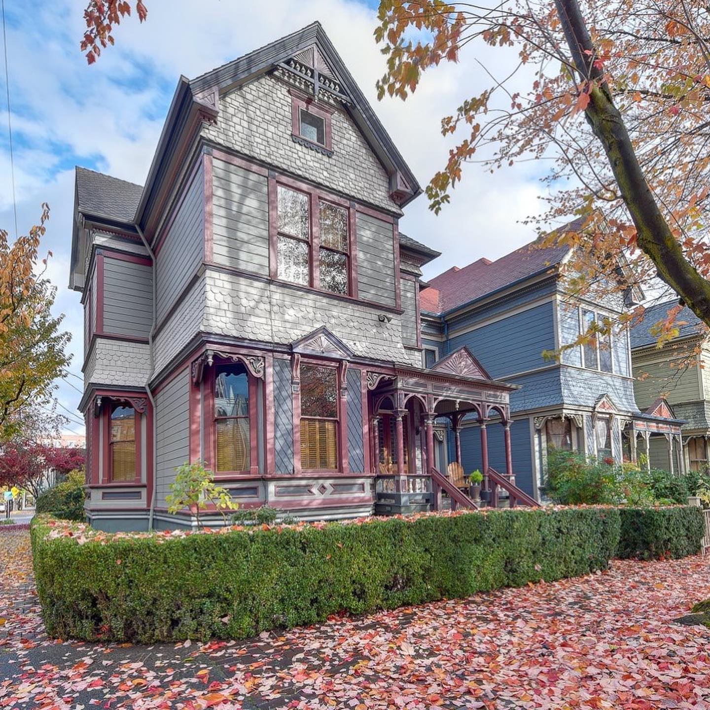 A house in the Pearl District. Photo by @valfairlight
