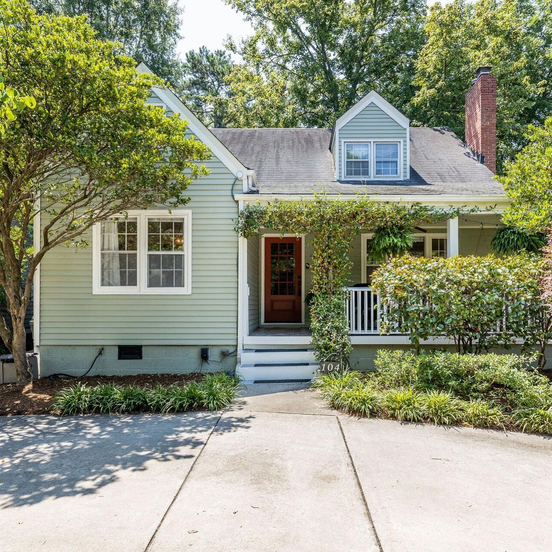 Small Cottage Home in Five Points, Raleigh. Photo by Instagram user @munfordlowerealestategroup