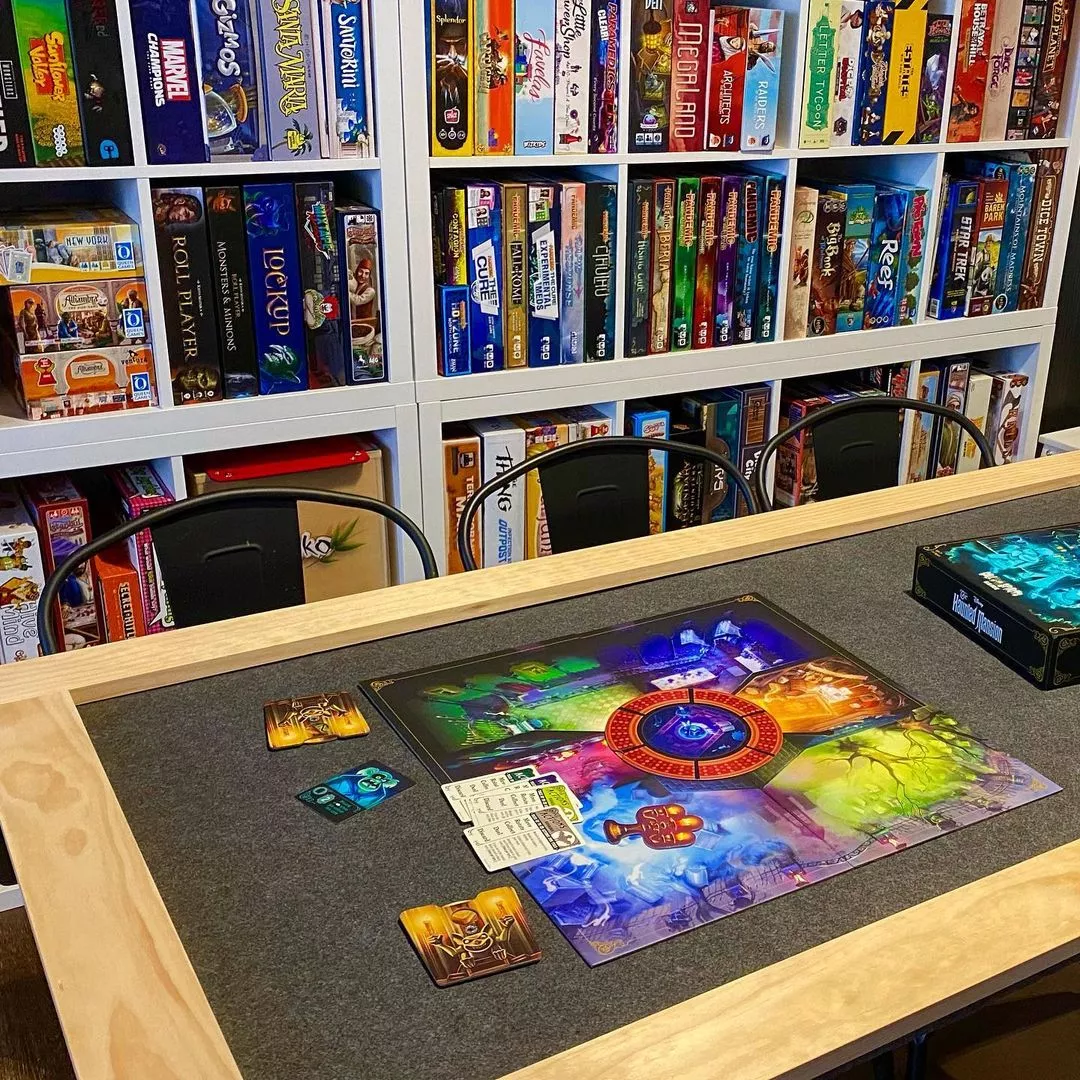 Mesa de RPG de vidro - uma ótima ideia  Entertainment room design, Table  games, Board game room