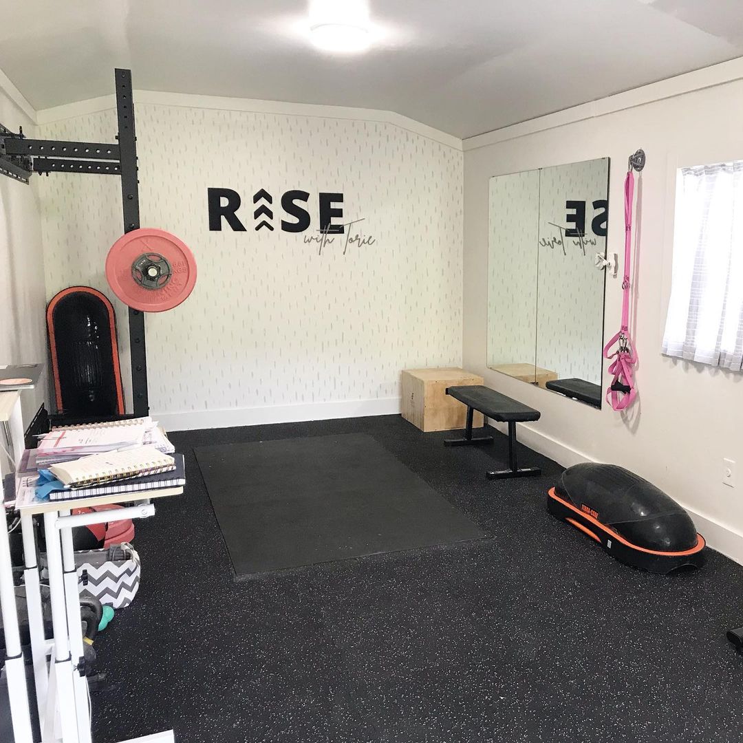 Home Gym Set Up in a Shed. Photo by Instagram user @torielinfitness