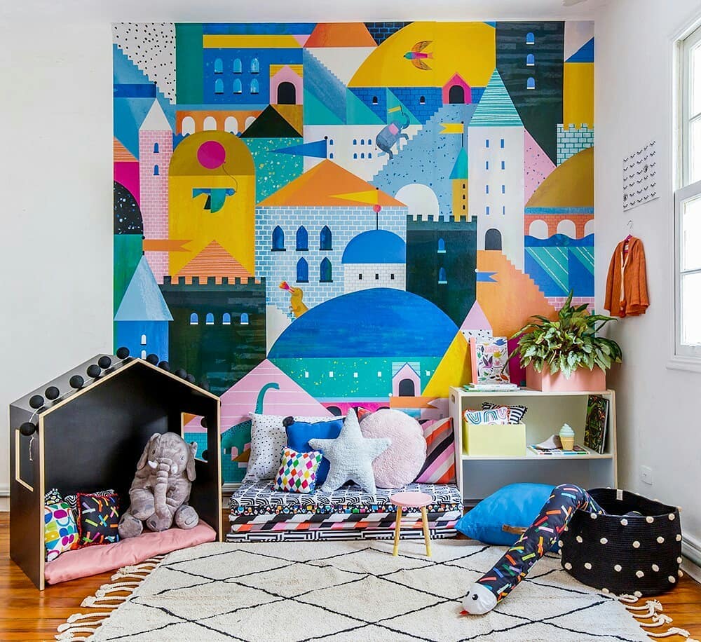 Colorful buildings mural in kids room. Photo by Instagram user @amomooui