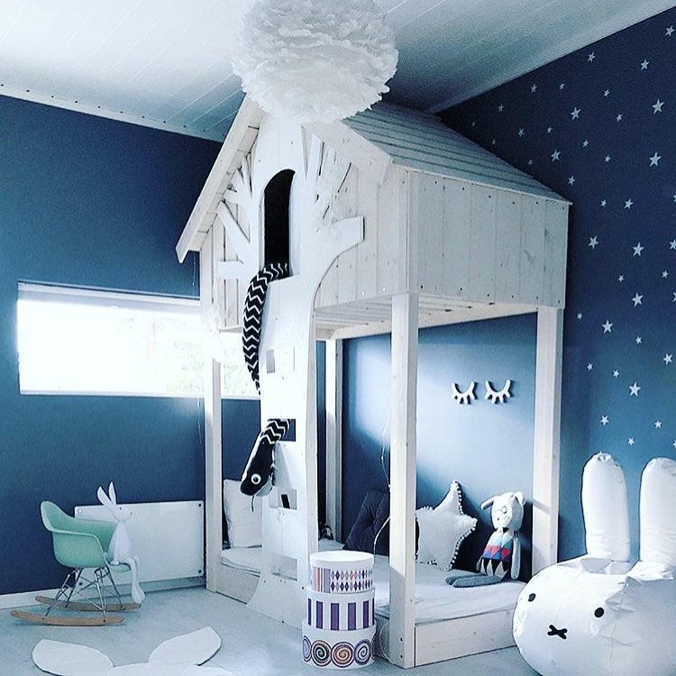Navy room with kids tree fort with bed. Photo by Instagram user @babytalk