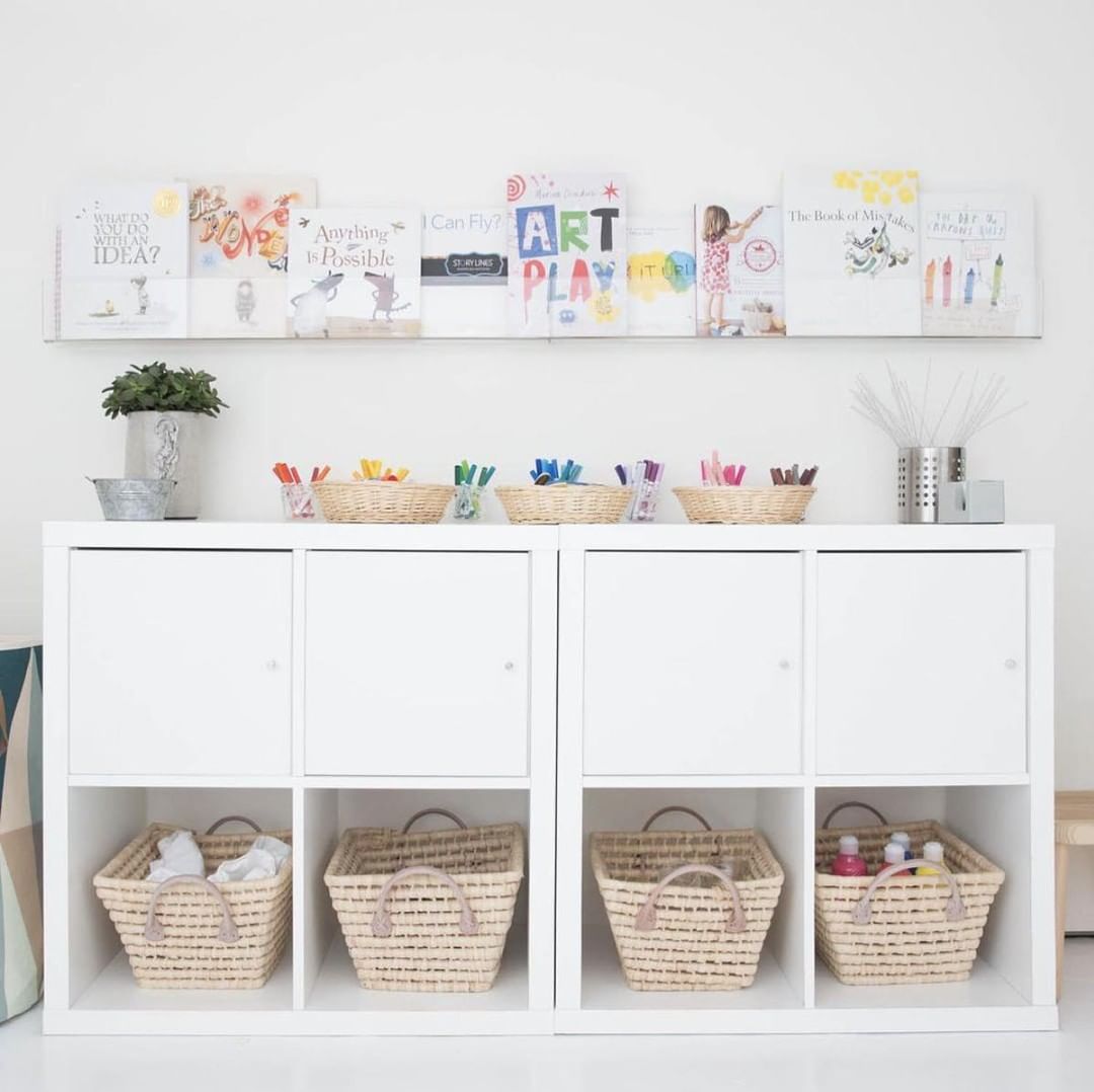 White cabinets with wicker baskets underneath. Photo by Instagram user @thetot