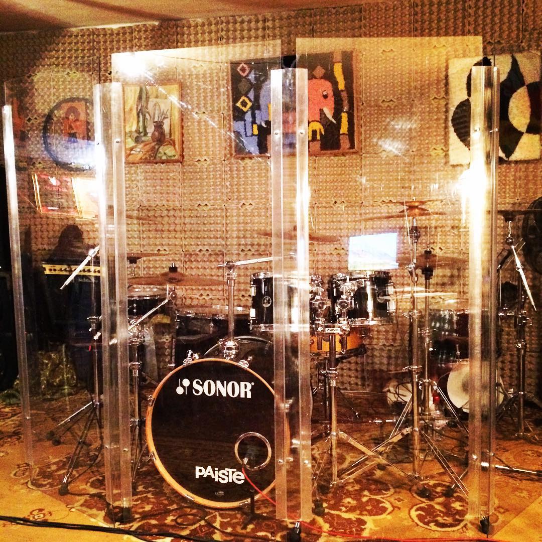 drum kit with drum shield surrounding it photo by Instagram user @zeergee