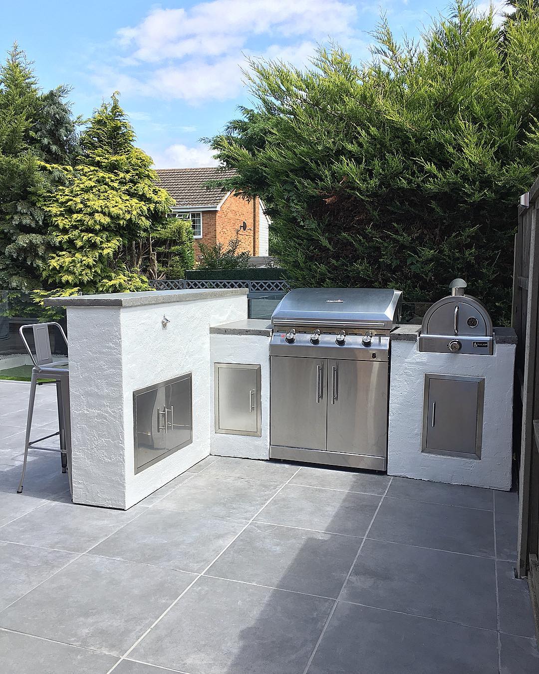 Outdoor kitchen with grill. Photo by Instagram user @mrs_rackley.home