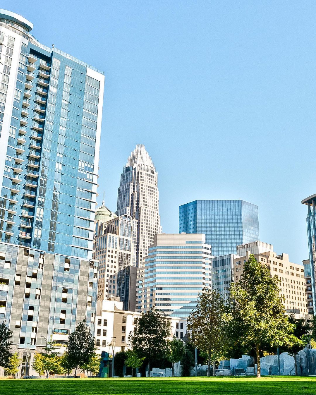 Street View of the Charlotte, NC skyline. Photo by Instagram user @stufftodoincharlotte
