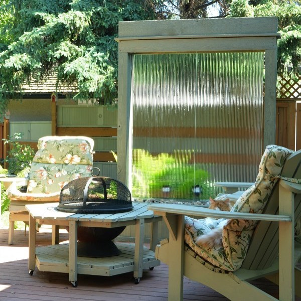 Waterfall wall near patio chairs and fire pit. Photo by Instagram user @interiorfrugalista