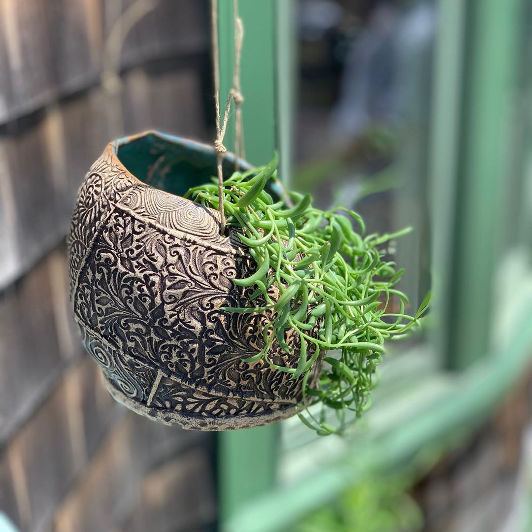 Hanging planter outside of home. Photo by Instagram user @oneofakindrockport
