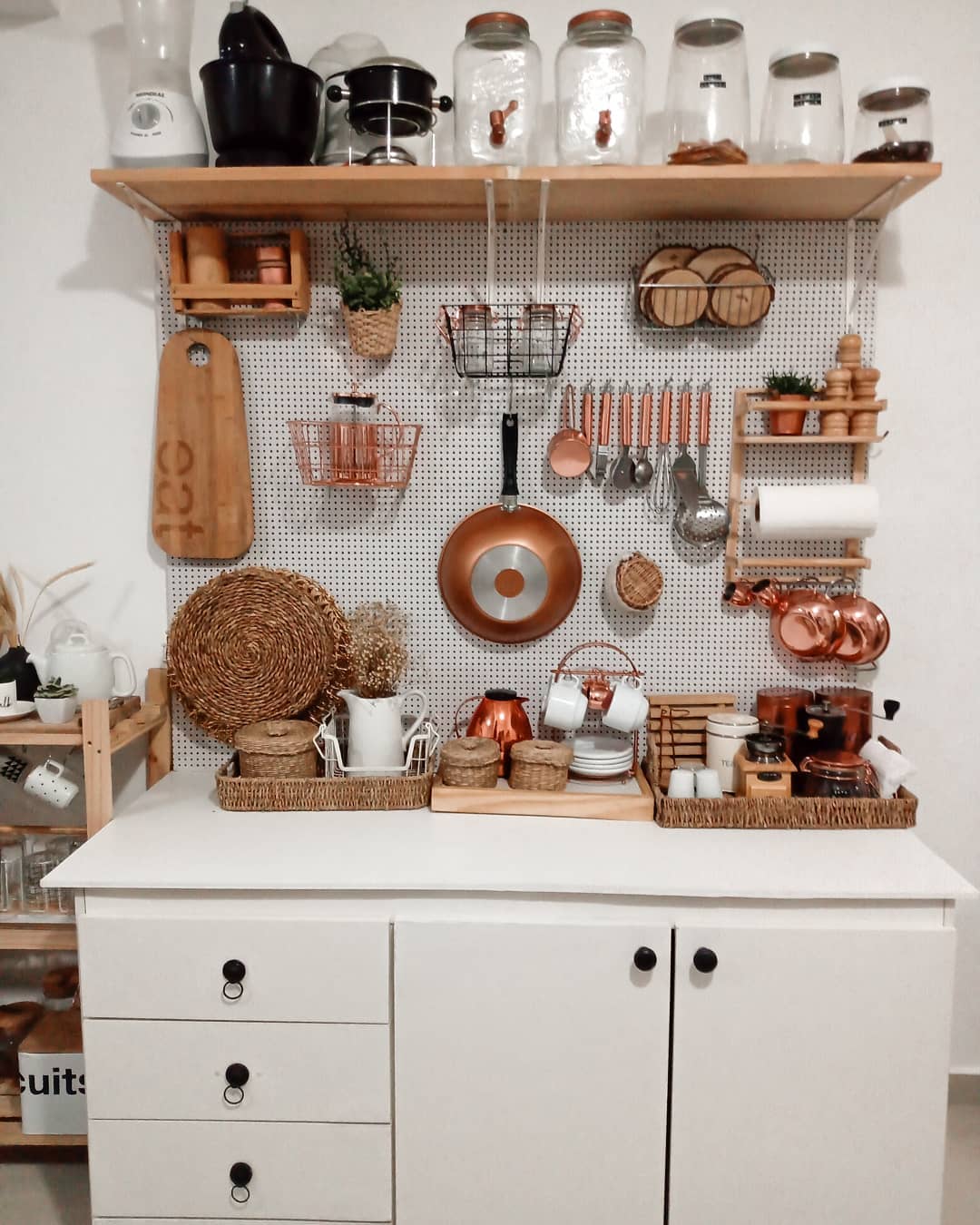 kitchen storage area using pegboard for vertical storage photo by Instagram user @casa296dachris