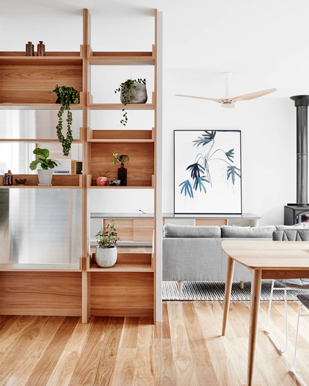 studio apartment space that uses semi-open furniture to separate rooms photo by Instagram user @hunkerhome