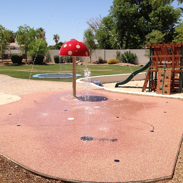 Kids splash pad with a mushroom waterfall. Photo by Instagram user @raindeckaz