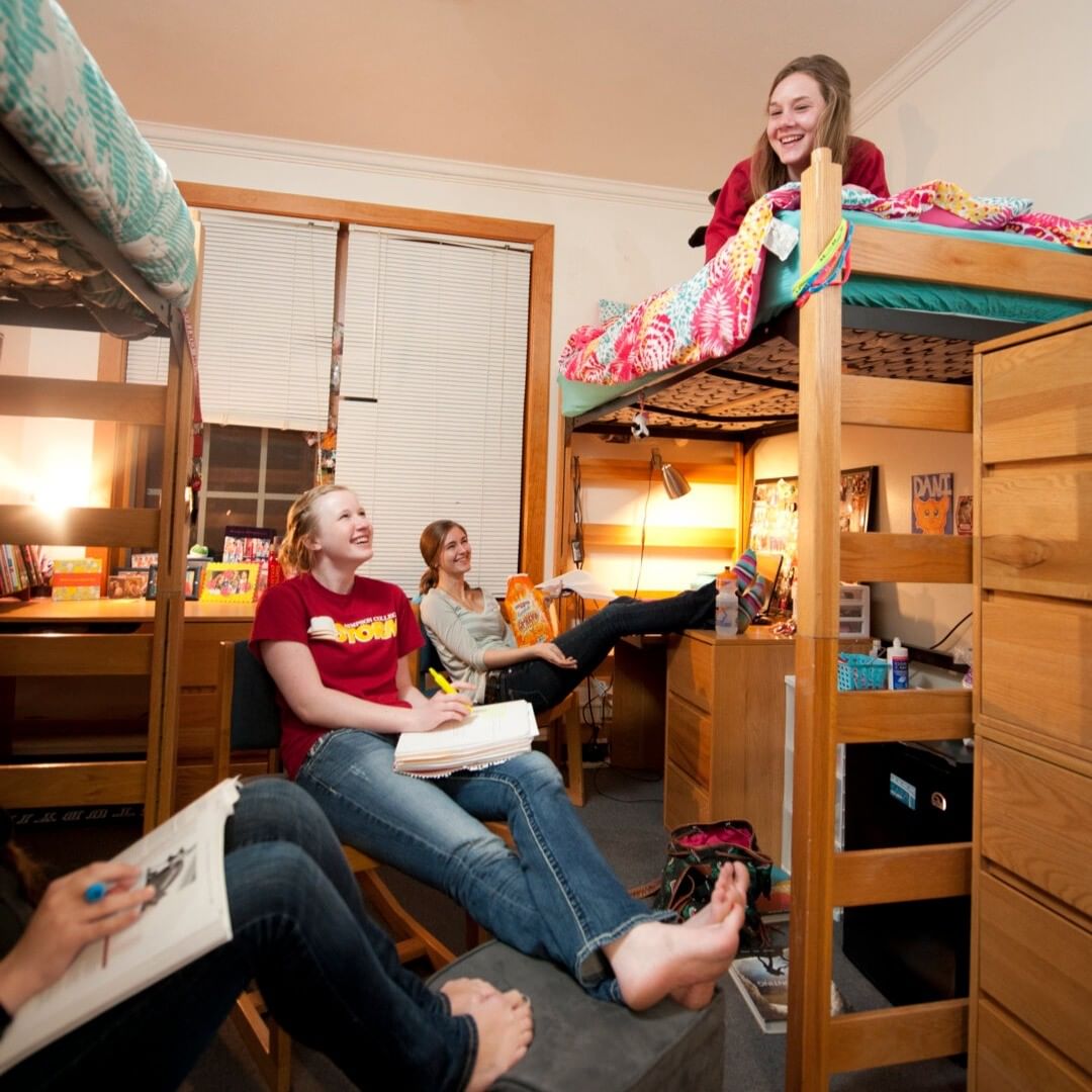 College roommates chatting in dorm room. Photo via Instagram user @simpsonadmissions