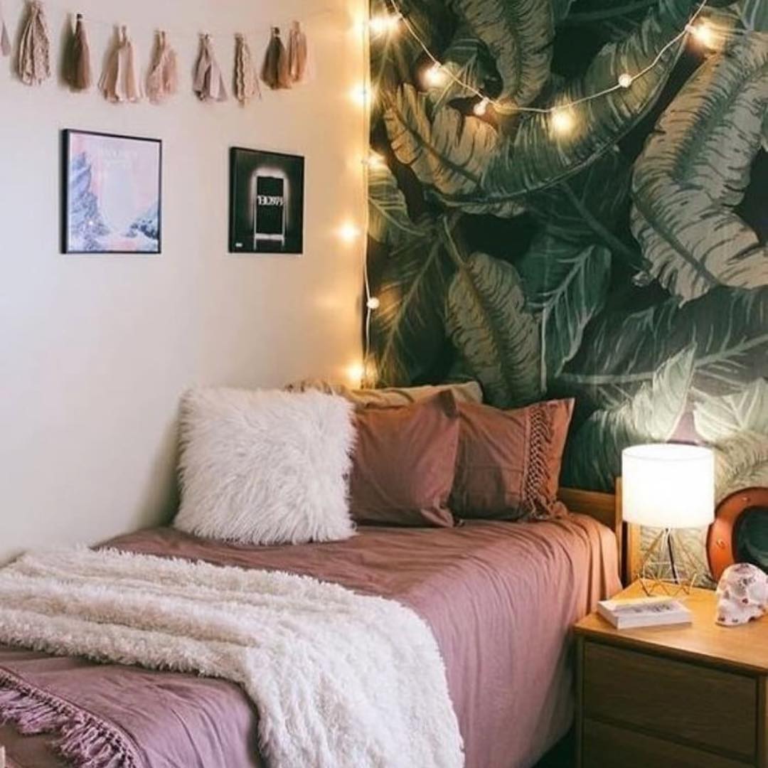 College Dorm Room with a Leafy Tapestry Covering One Wall. Photo by Instagram user @muslimlenah