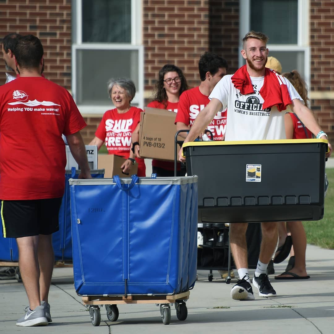 Students Helping with New Student Move-In at Shippensburg University. Photo by Instagram user @shippensburguniv