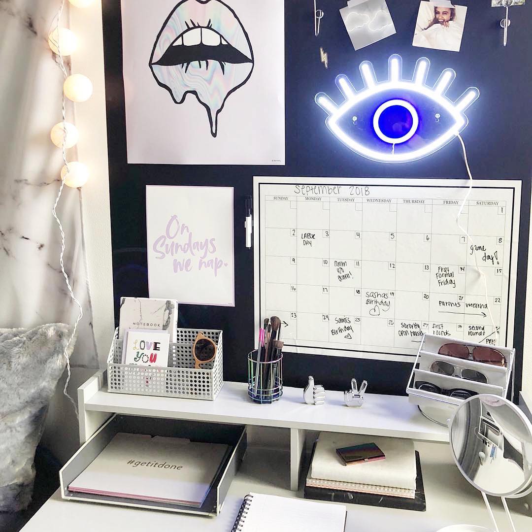 Dorm room wall with calendar, drawings, photos, and more. Photo by Instagram user @wallpops